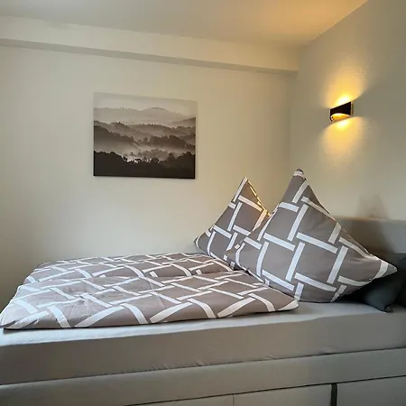 Zentrum 5 Minutes To Train Station דירה